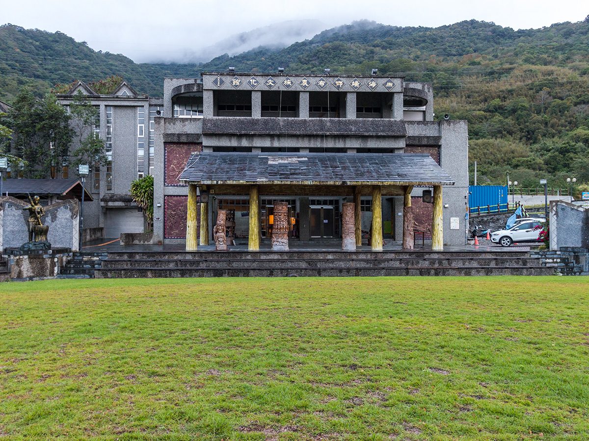 海端鄉布農族文化館外觀；鸞山部落同屬布農族，兩地都在縱谷西側山腳